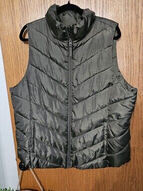 FINAL..(2pieces)-SO Black And Olive Quilted Puffer Vest